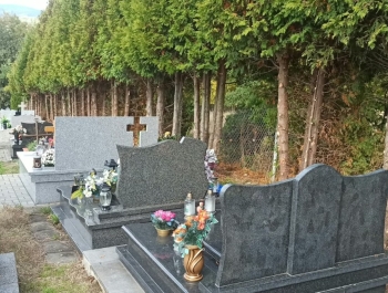 Zakończenie prac porządkowych i pielęgnacyjnych na terenie cmentarza w Ciscu - zdjęcie6